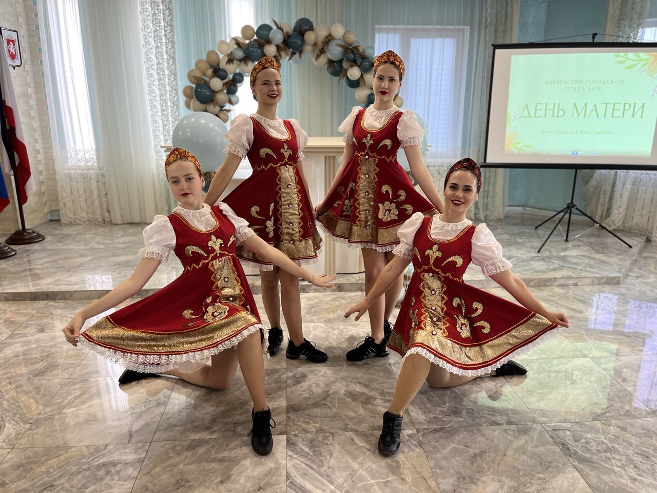 Вчера вся Россия отмечала прекрасный праздник - День матери Вчера вся Россия отмечала прекрасный праздник - День матери