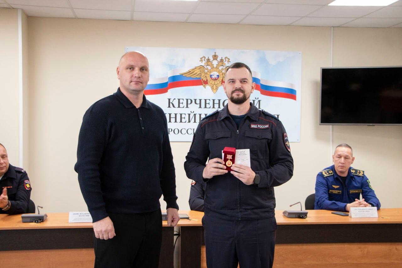 В Керченском ЛО МВД России на транспорте наградили сотрудников сводного отряда В Керченском ЛО МВД России на транспорте наградили сотрудников сводного отряда