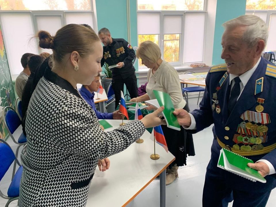 Ветераны пообщались со школьниками в Советском районе Ветераны пообщались со школьниками в Советском районе