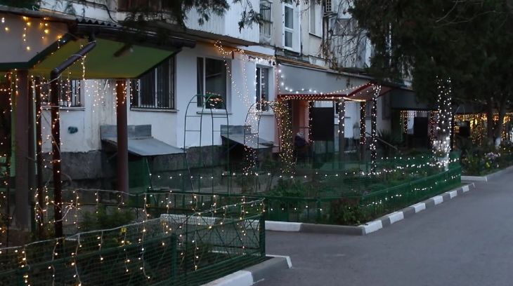 В Симферополе появился самый новогодний двор