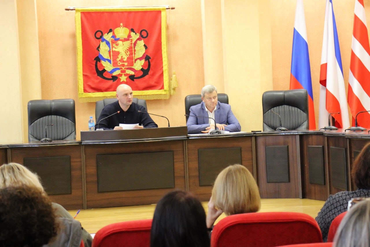 В Керчи обсудили вопросы организаций и обществ людей с ОВЗ В Керчи обсудили вопросы организаций и обществ людей с ОВЗ