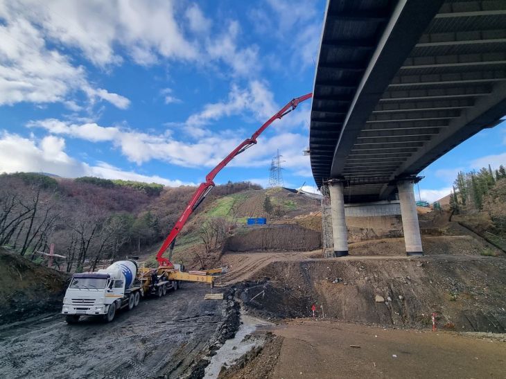 На дороге в обход Алушты приступили к третьему этапу строительства виадука