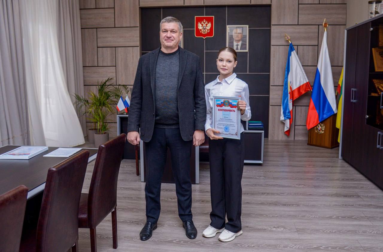 Александр Юрьев: Сегодня вручил благодарности учащимся МБУ ДО «Спортивная школа» Карине Шульге и Веронике Фроловой за высокие результаты в соревнованиях по художественной гимнастике различных уровней Александр Юрьев: Сегодня вручил благодарности учащимся МБУ ДО «Спортивная школа» Карине Шульге и Веронике Фроловой за высокие результаты в соревнованиях по художественной гимнастике различных уровней