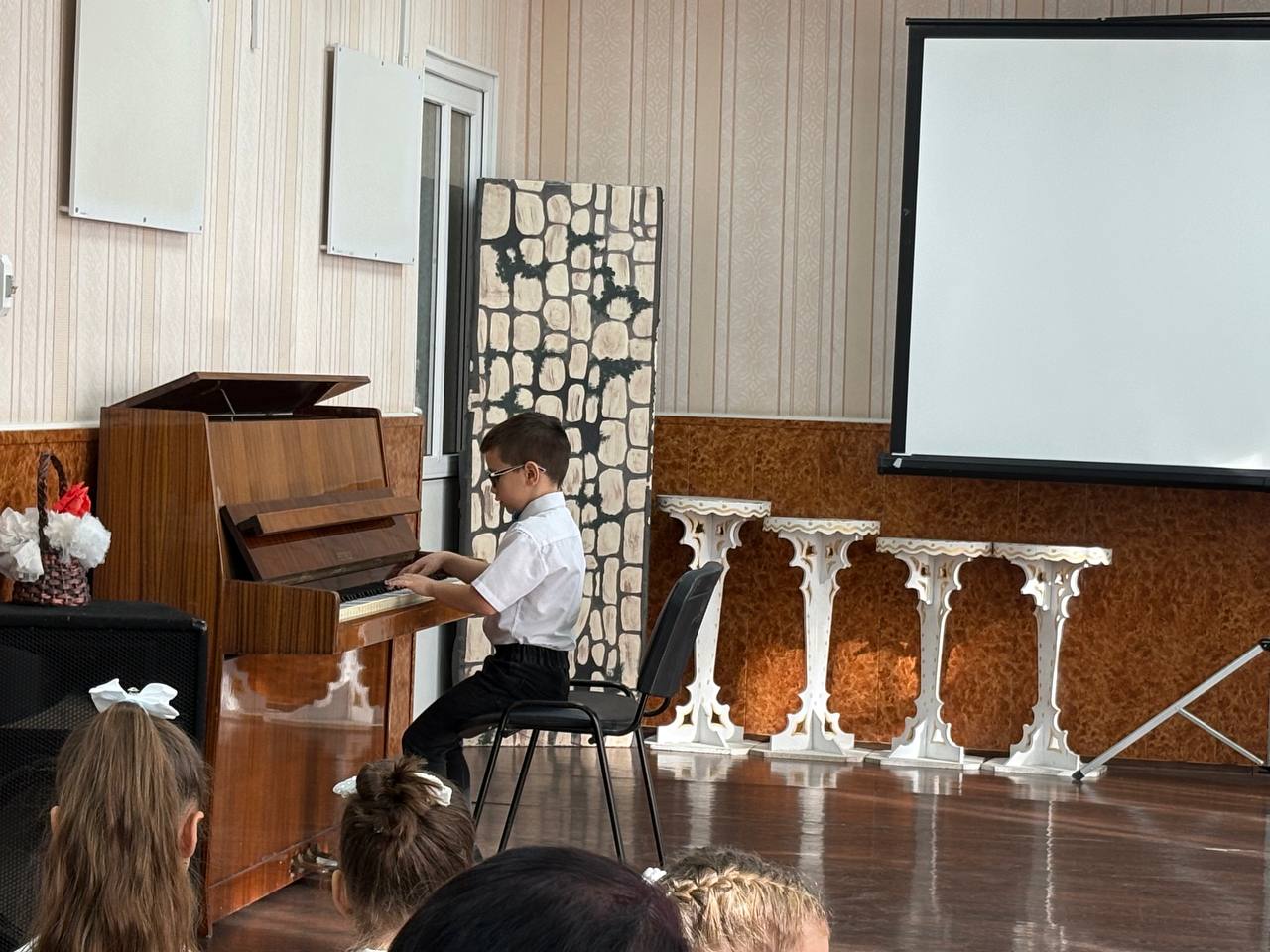 Концерт «Мамочке любимой». Нежные мелодии и проникновенные слова прозвучали со сцены Культурно-досугового центра, в котором в честь Дня матери, прошел праздничный концерт «Мамочке любимой» Концерт «Мамочке любимой». Нежные мелодии и проникновенные слова прозвучали со сцены Культурно-досугового центра, в котором в честь Дня матери, прошел праздничный концерт «Мамочке любимой»