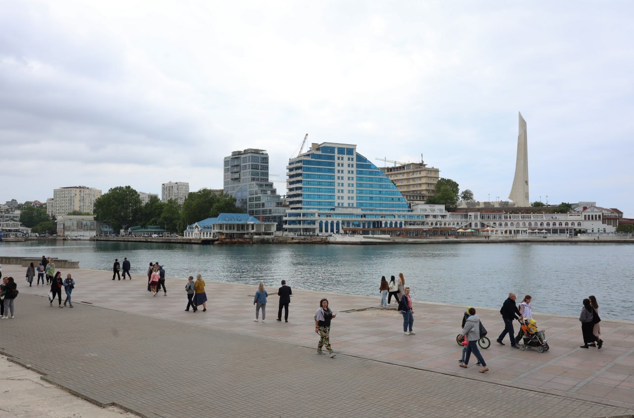 С 1 января 2026 года гостевые дома в Краснодарском крае, Крыму и ряде других регионов начнут пропадать из выдачи сервисов бронирования, если не войдут в реестр Росаккредитации