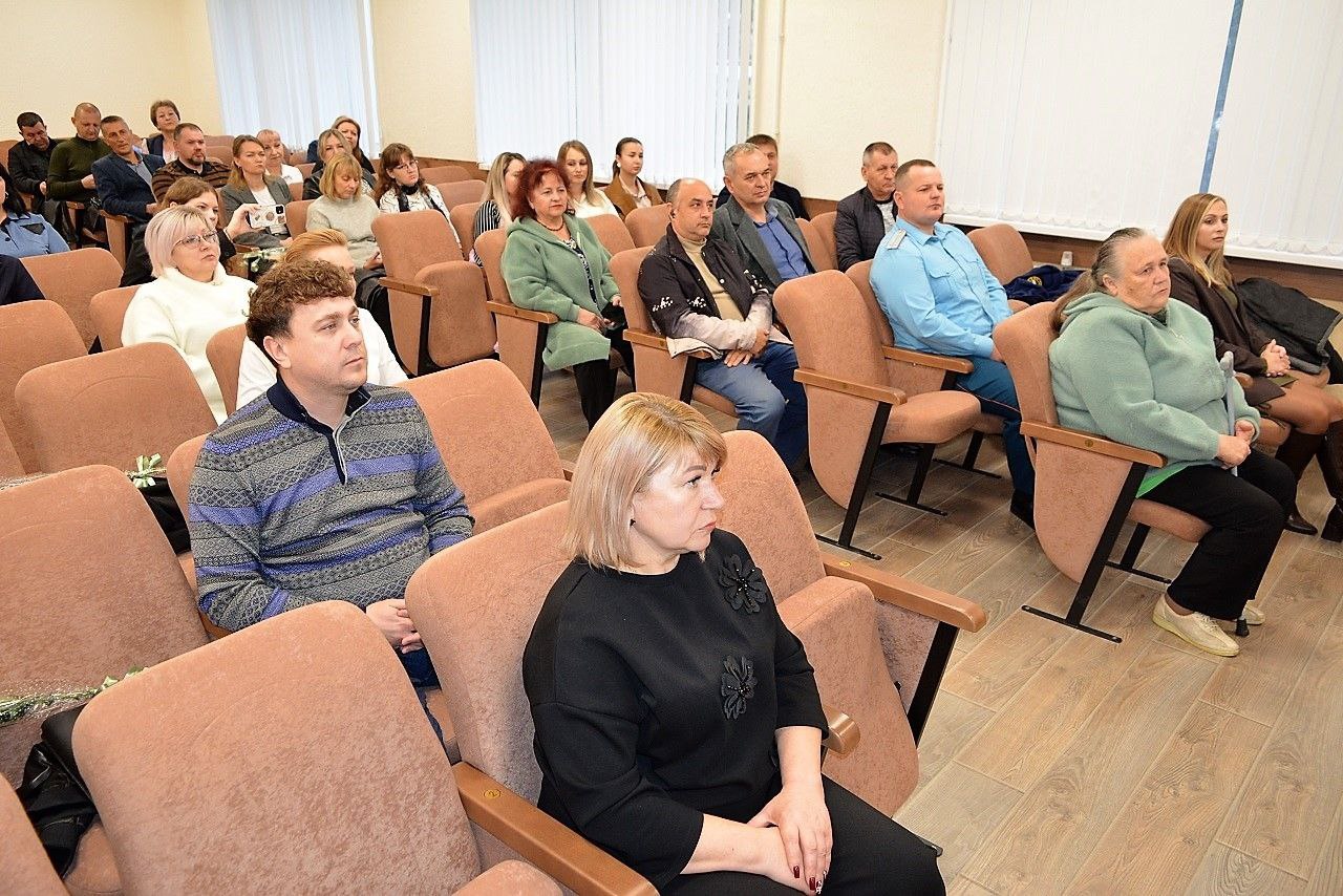 Александр Соколовский: Совместно с Главой муниципального образования Зоей Карлюгой и главой Первомайского сельского поселения Василием Моренбергом принял участие в подведении итогов работы по реализации практик инициативного...