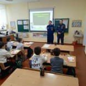 В преддверии Дня спасателя Российской Федерации сотрудники подведомственного учреждения МЧС Республики Крым ГКУ РК "Пожарная охрана Республики Крым" провели открытые уроки для школьников