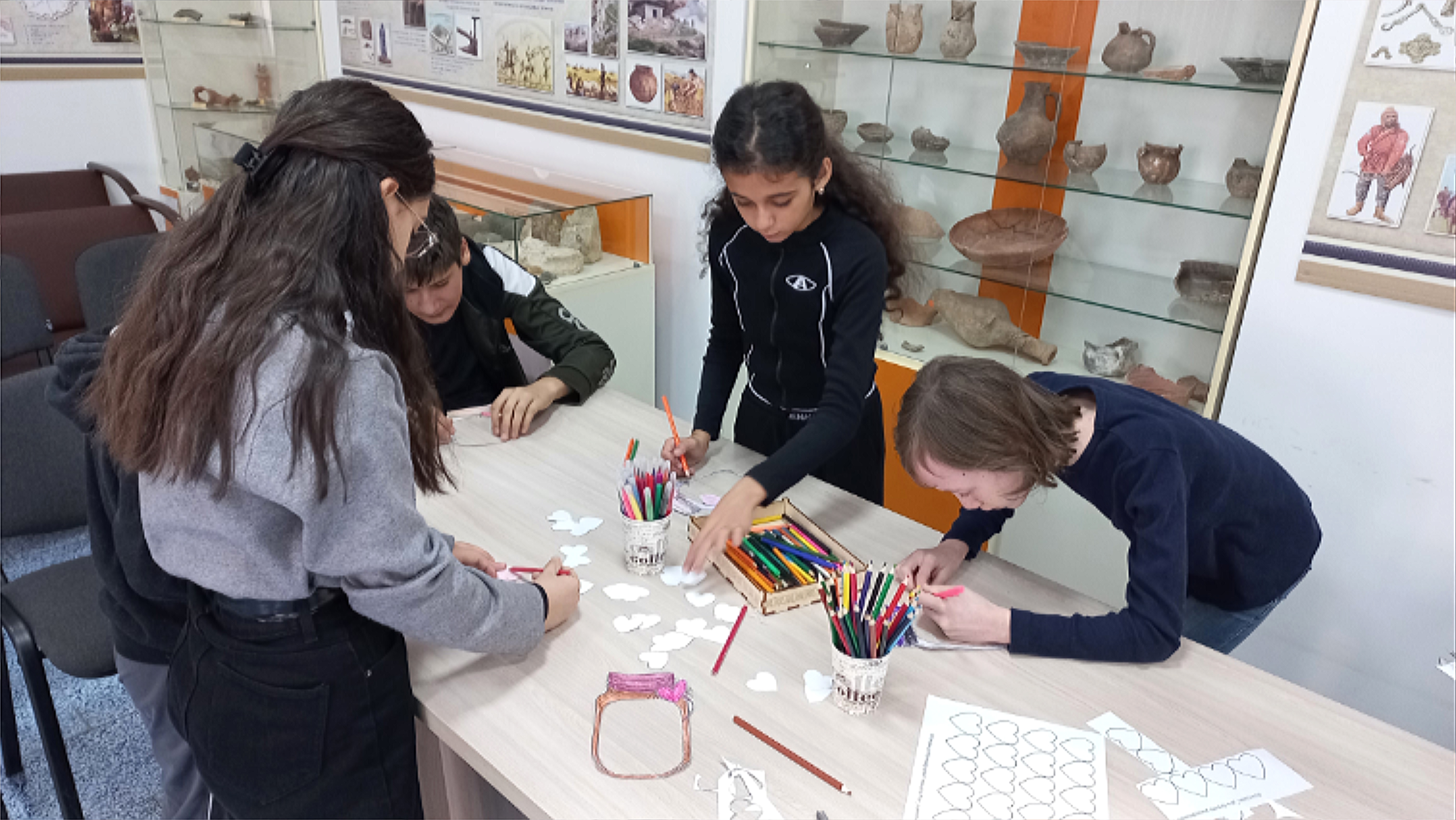 Воспитанники кружка «Знай и люби свой край» отметили День матери Воспитанники кружка «Знай и люби свой край» отметили День матери