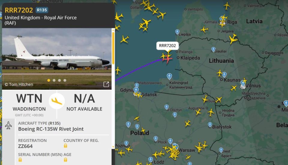 Юрий Котенок: Разведывательный Boeing RC-135W Rivet Joint ВВС Великобритании, неоднократно работавший над Черным морем, в эти минуты патрулирует рубежи Калининградской области