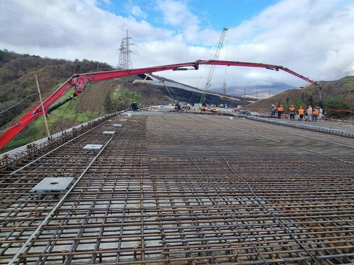 На дороге в обход Алушты приступили к третьему этапу укладки виадука На дороге в обход Алушты приступили к третьему этапу укладки виадука