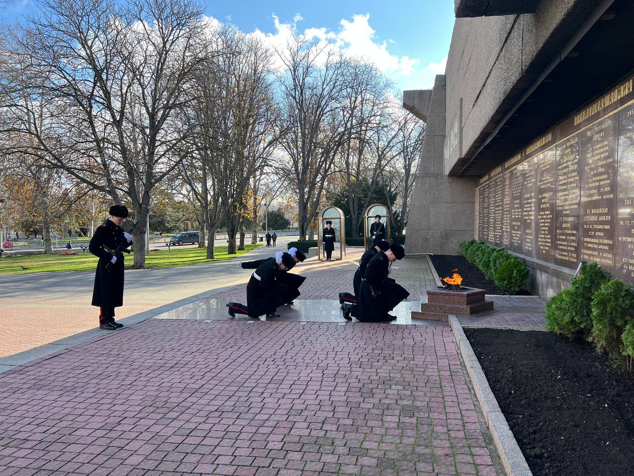 «Истоминцы» вновь заступили на Пост №1 Севастополя «Истоминцы» вновь заступили на Пост №1 Севастополя