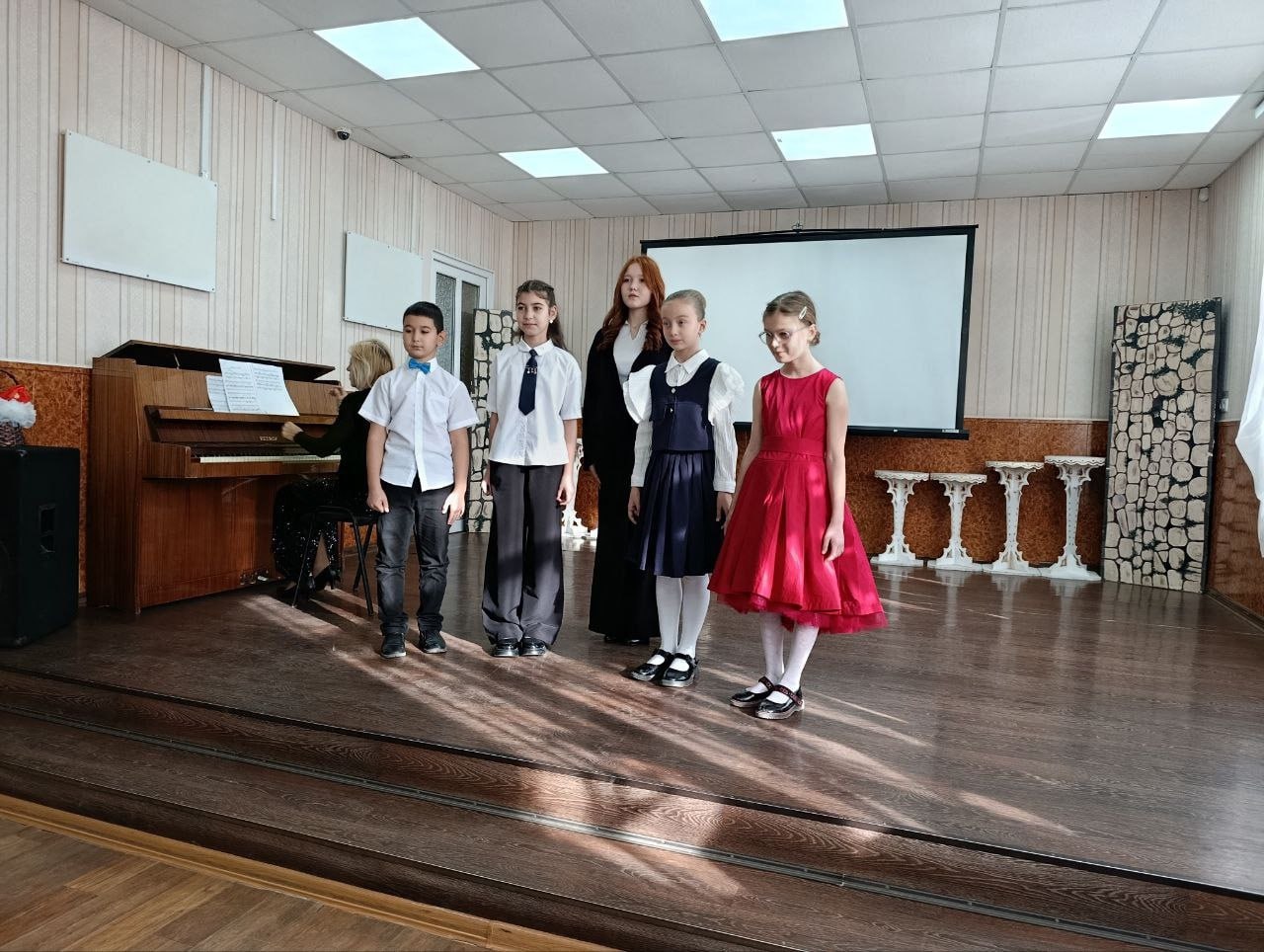 Концерт «Мамочке любимой». Нежные мелодии и проникновенные слова прозвучали со сцены Культурно-досугового центра, в котором в честь Дня матери, прошел праздничный концерт «Мамочке любимой» Концерт «Мамочке любимой». Нежные мелодии и проникновенные слова прозвучали со сцены Культурно-досугового центра, в котором в честь Дня матери, прошел праздничный концерт «Мамочке любимой»