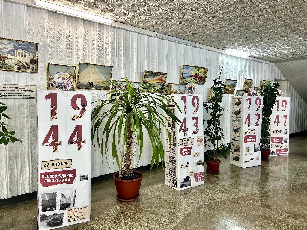 Раздольненская центральная районная библиотека им.А.И. Домбровского стала победителем регионального этапа конкурса по праздничному оформлению витрин и входных групп, приуроченного к 80-летней годовщины Победы в Великой Отечественной войне Раздольненская центральная районная библиотека им.А.И. Домбровского стала победителем регионального этапа конкурса по праздничному оформлению витрин и входных групп, приуроченного к 80-летней годовщины Победы в Великой Отечественной войне