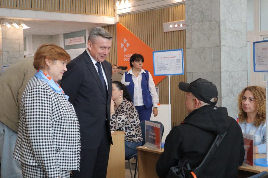 Зарплаты до 115 тыс. рублей предложили участникам СВО на форуме вакансий Зарплаты до 115 тыс. рублей предложили участникам СВО на форуме вакансий