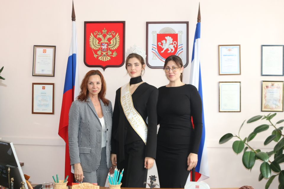 Татьяна Манежина встретилась с победительницей Всероссийского конкурса красоты «Мисс Интерконтиненталь Россия 2025»