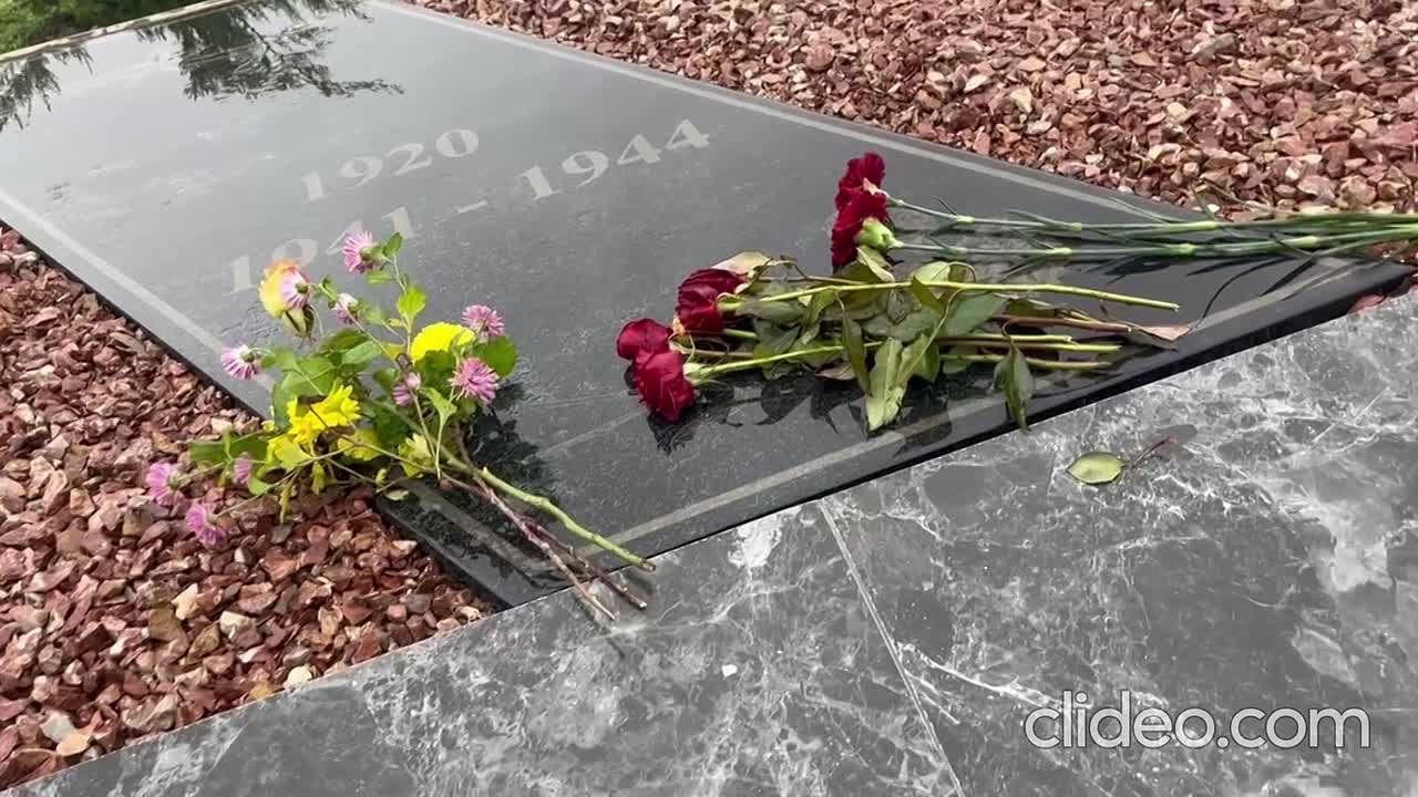 Сергей Биданец: С военным комиссаром Игорем Новаком, главой администрации Ишунского сельского поселения Викторией Роговой, коллегами, жителями и гостями села Ишунь возложил цветы к Братской могиле советских воинов и...