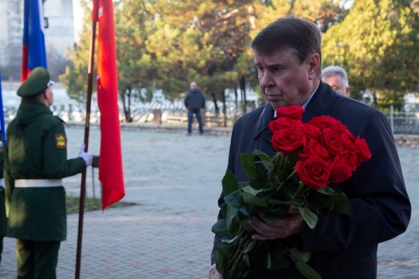 В Симферополе почтили память погибших и без вести пропавших солдат В Симферополе почтили память погибших и без вести пропавших солдат