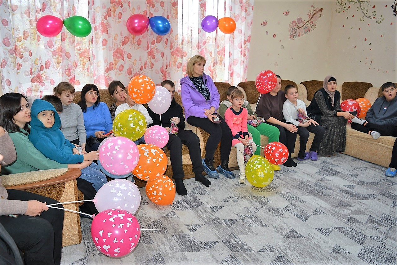 Для детей-инвалидов Первомайского района проведена развлекательно-игровая программа Для детей-инвалидов Первомайского района проведена развлекательно-игровая программа