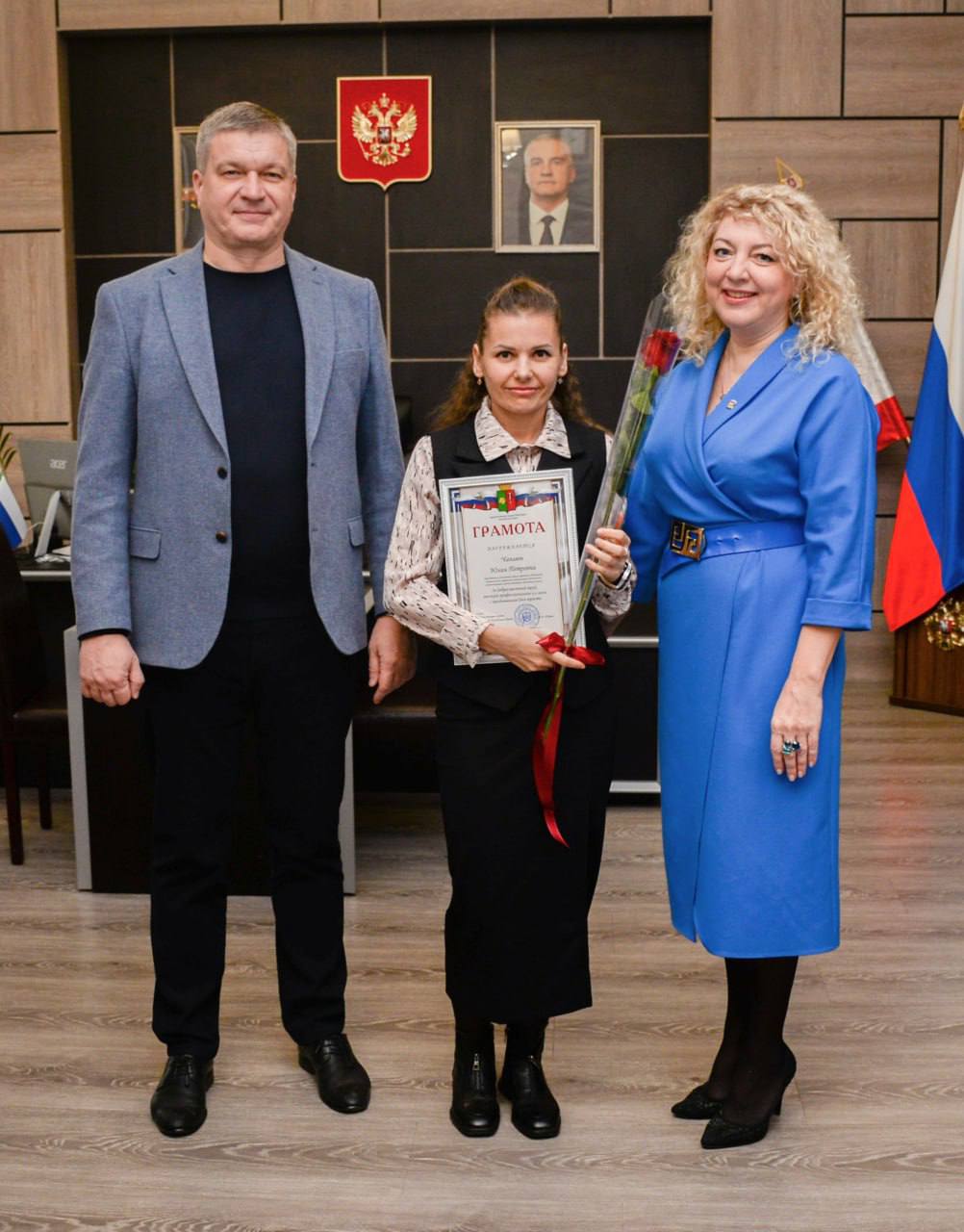 Александр Юрьев: Сегодня рабочий день начался с поздравления с Днём юриста людей, которые защищают интересы граждан и играют ключевую роль в укреплении правового статуса нашего государства Александр Юрьев: Сегодня рабочий день начался с поздравления с Днём юриста людей, которые защищают интересы граждан и играют ключевую роль в укреплении правового статуса нашего государства