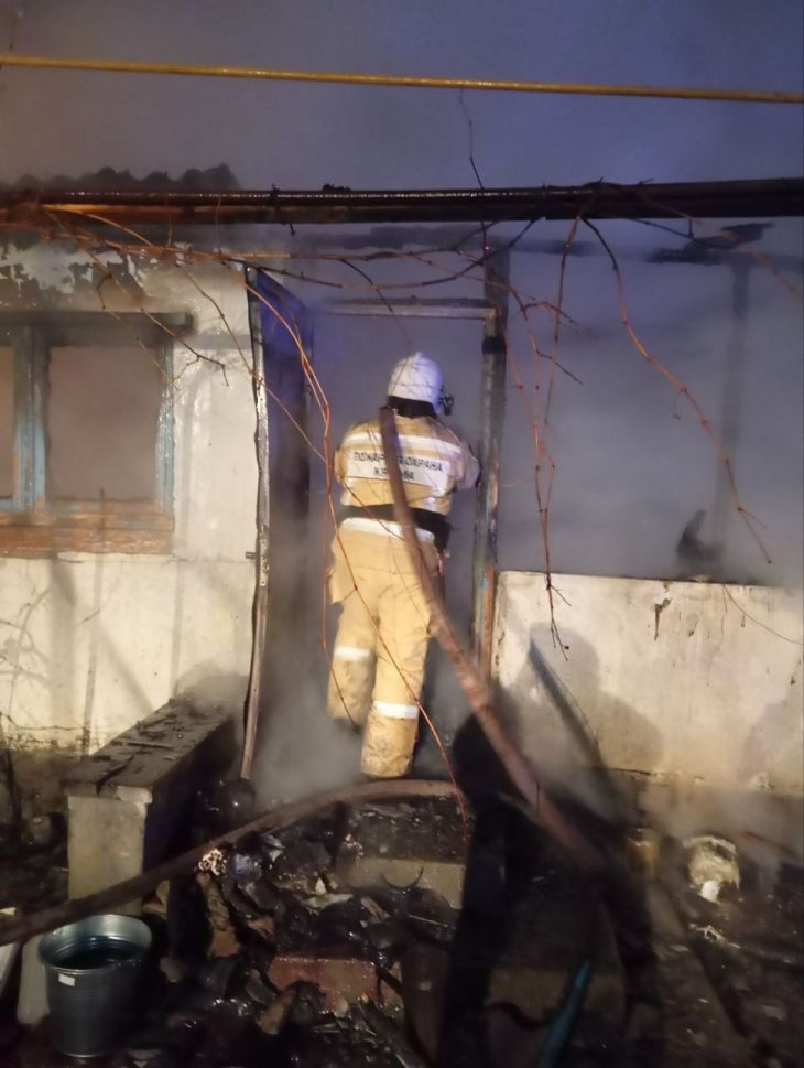 В Петровке Джанкойского района огнеборцы спасли часть дома