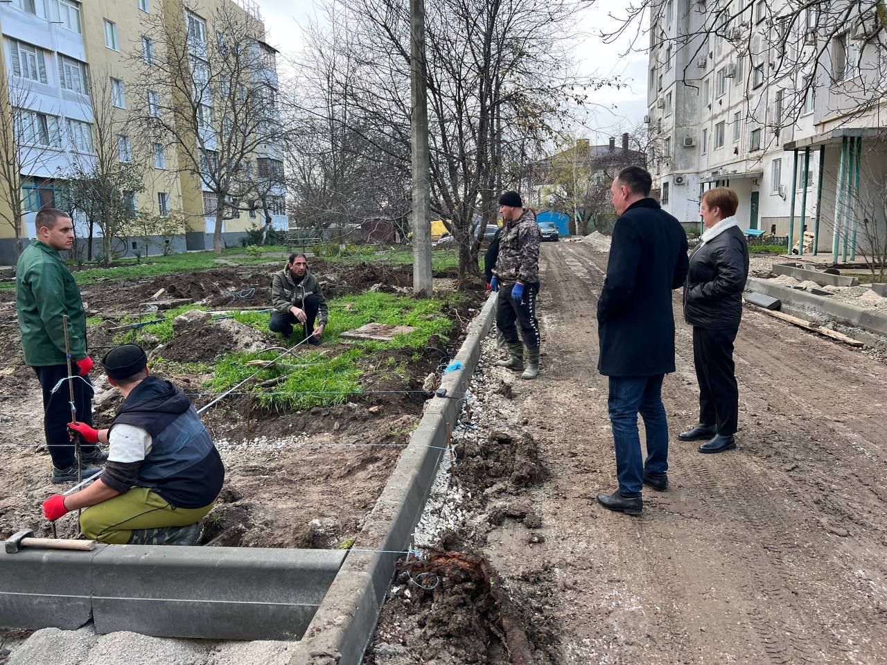 «Качество ремонта дворов находится под постоянным контролем со стороны администрации», - Жанна Хмур. «Качество ремонта дворов находится под постоянным контролем со стороны администрации», - Жанна Хмур.