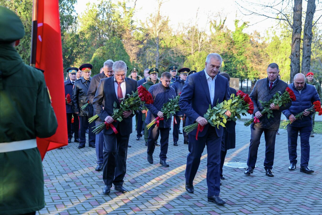 Их подвиг бесценен – в Крыму отметили День неизвестного солдата Их подвиг бесценен – в Крыму отметили День неизвестного солдата