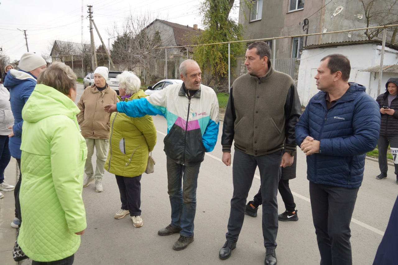 Олег Каторгин: По итогам проведения «Депутатского часа» совместно с депутатом Керченского городского совета Павлом Шпехтом встретился с жителями улицы Главной