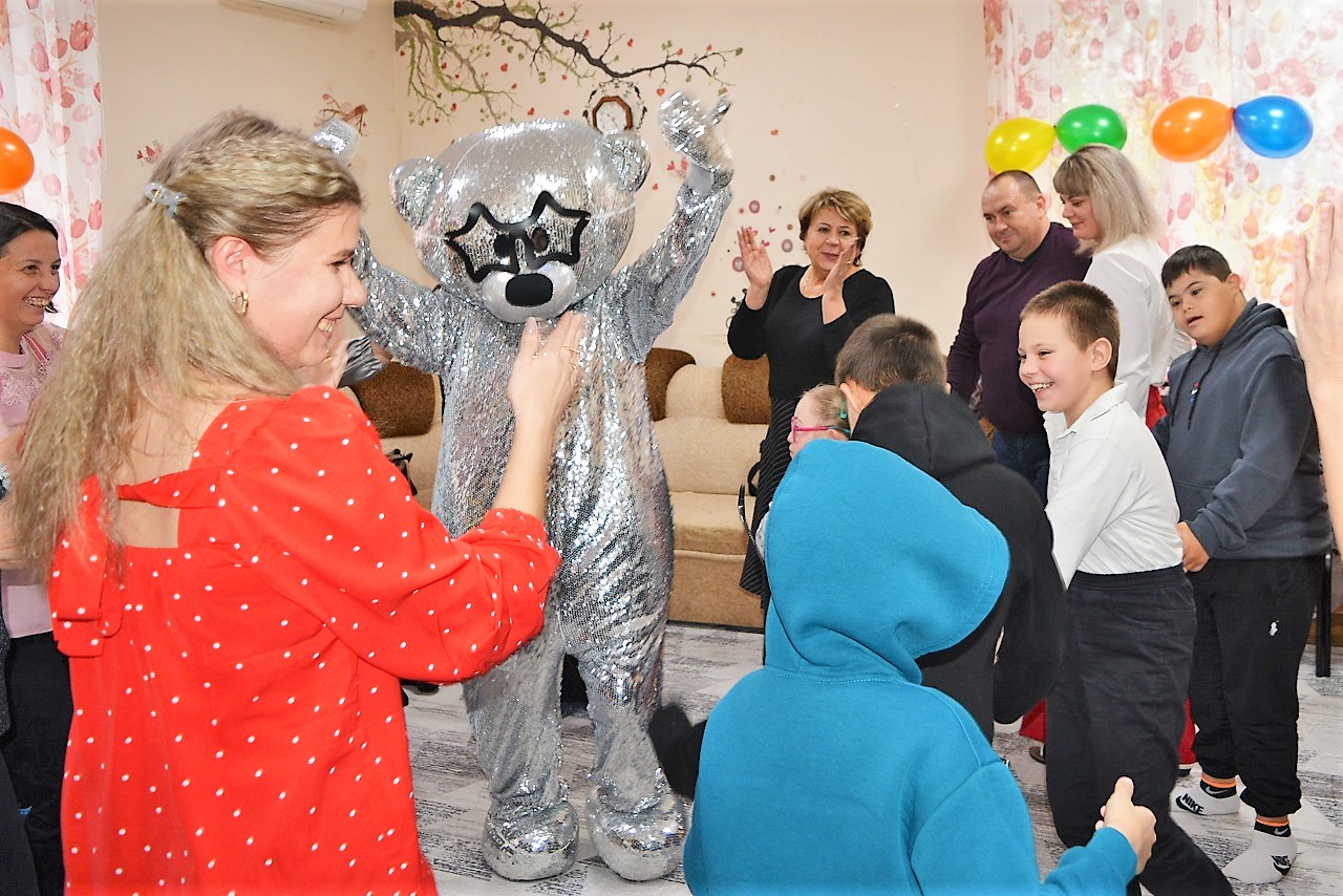 Для детей-инвалидов Первомайского района проведена развлекательно-игровая программа Для детей-инвалидов Первомайского района проведена развлекательно-игровая программа