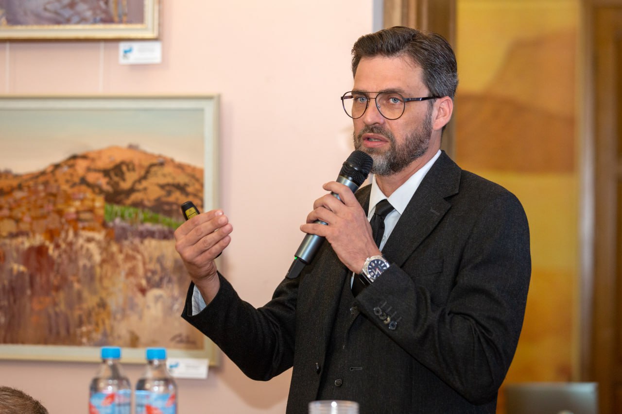 Генеральный директор АНО «Телерадиокомпания «Крым»», председатель Крымского отделения Союза журналистов России, член Общественного совета программы «Герои Крыма» Вадим Первых рассказал, какие знания особенно важно получить...