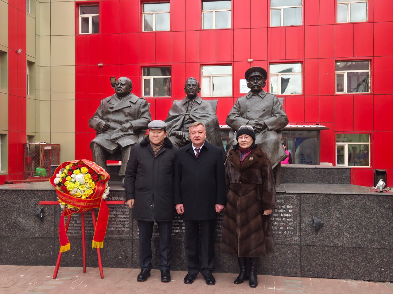28 ноября с.г. дипломаты Посольства России в Монголии во главе с Чрезвычайным и Полномочным Послом А.Н.Евсиковым посетили Университет «Их засаг» по приглашению ректора Н.Ням-Осора 28 ноября с.г. дипломаты Посольства России в Монголии во главе с Чрезвычайным и Полномочным Послом А.Н.Евсиковым посетили Университет «Их засаг» по приглашению ректора Н.Ням-Осора