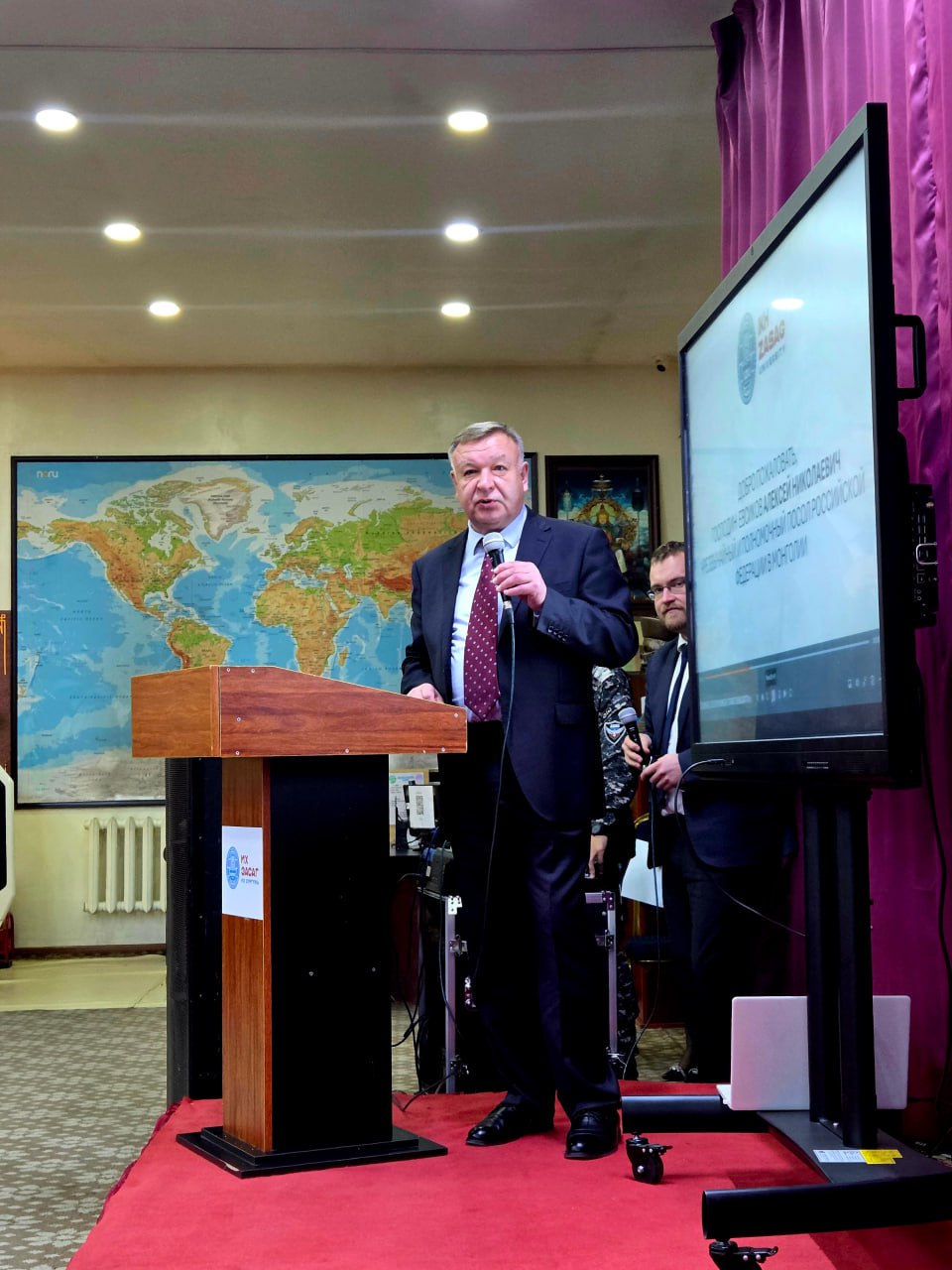 28 ноября с.г. дипломаты Посольства России в Монголии во главе с Чрезвычайным и Полномочным Послом А.Н.Евсиковым посетили Университет «Их засаг» по приглашению ректора Н.Ням-Осора 28 ноября с.г. дипломаты Посольства России в Монголии во главе с Чрезвычайным и Полномочным Послом А.Н.Евсиковым посетили Университет «Их засаг» по приглашению ректора Н.Ням-Осора