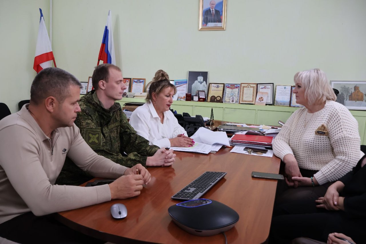 Сегодня, 3 декабря 2025 года в Администрации Раздольненского района состоялось совещание по вопросам информирования молодёжи о поступлении в высшие военные учебные заведения Сегодня, 3 декабря 2025 года в Администрации Раздольненского района состоялось совещание по вопросам информирования молодёжи о поступлении в высшие военные учебные заведения