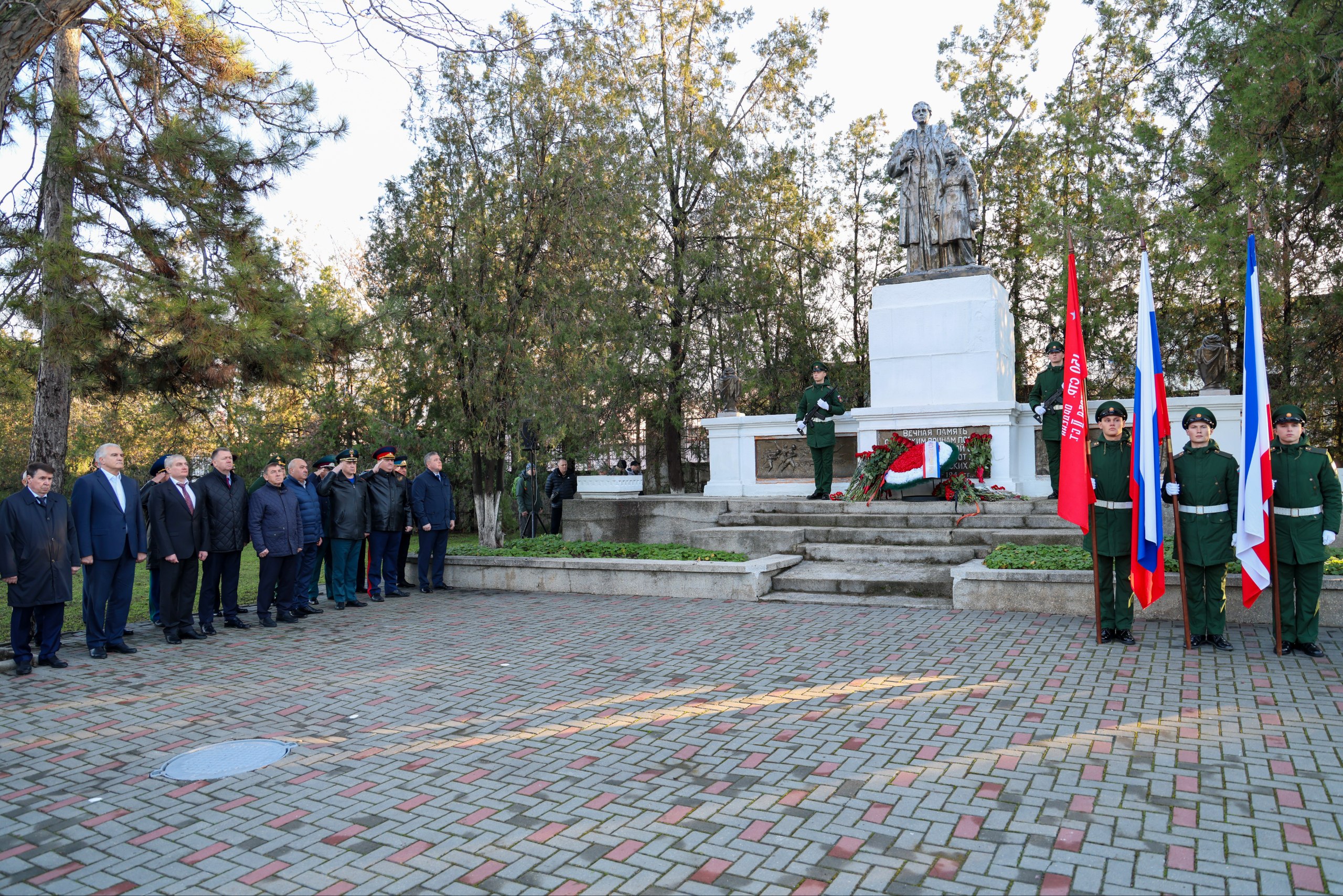 Юрий Гоцанюк: 3 декабря в России отмечается День Неизвестного солдата – день, когда мы склоняем головы в знак глубочайшего уважения и вечной памяти всем павшим защитникам Отечества Юрий Гоцанюк: 3 декабря в России отмечается День Неизвестного солдата – день, когда мы склоняем головы в знак глубочайшего уважения и вечной памяти всем павшим защитникам Отечества