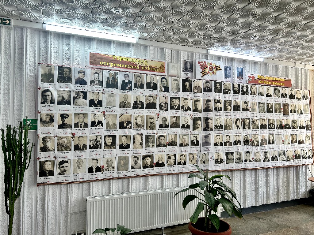 Раздольненская центральная районная библиотека им.А.И. Домбровского стала победителем регионального этапа конкурса по праздничному оформлению витрин и входных групп, приуроченного к 80-летней годовщины Победы в Великой Отечественной войне Раздольненская центральная районная библиотека им.А.И. Домбровского стала победителем регионального этапа конкурса по праздничному оформлению витрин и входных групп, приуроченного к 80-летней годовщины Победы в Великой Отечественной войне