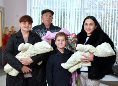 В Перинатальном центре РКБ им. Н. А. Семашко прошла выписка тройни