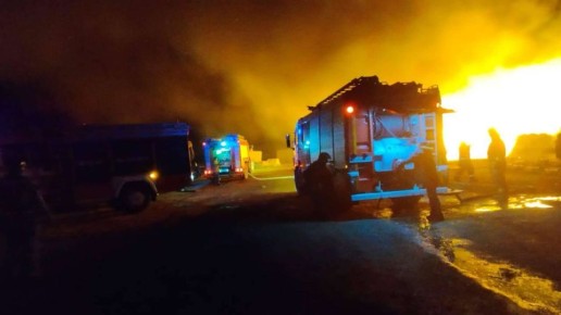 Угроза взрыва: под Феодосией пожарные спасли несколько домов от огня