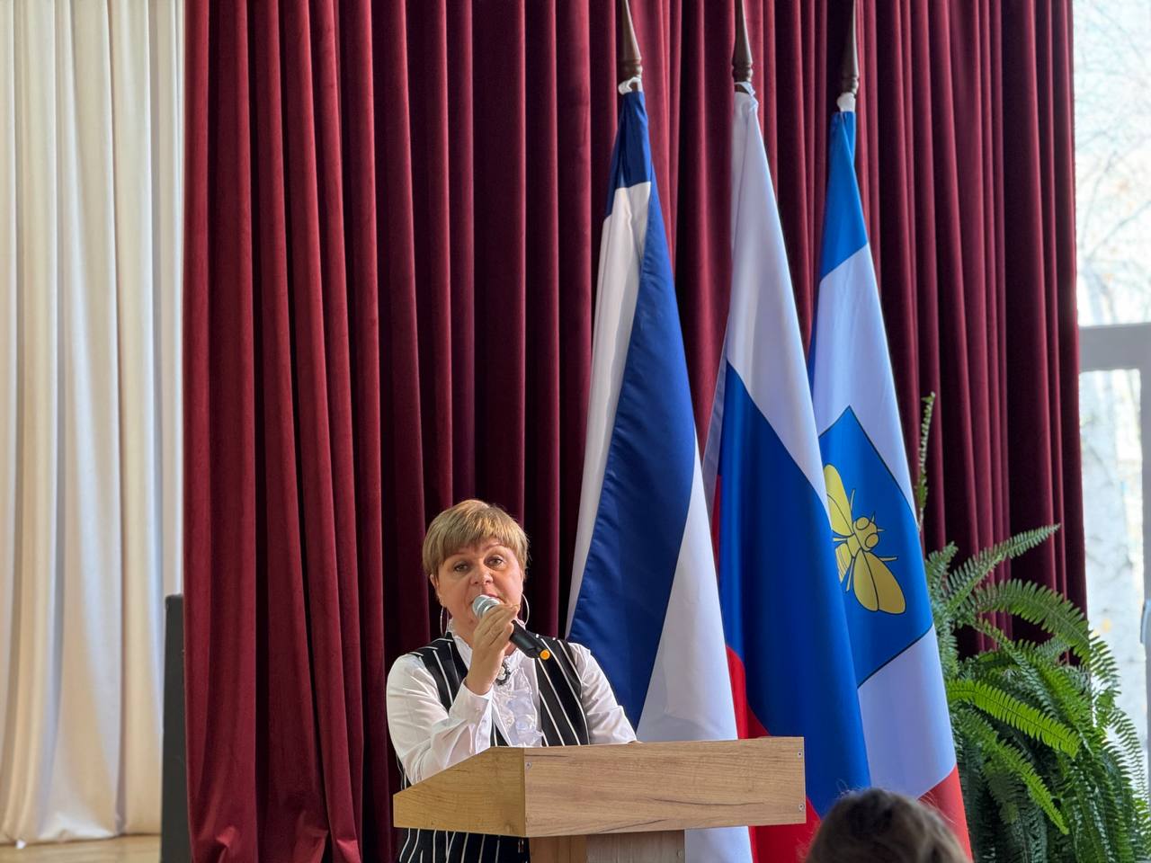 В Симферополе прошла конференция старшеклассников «Ровесник – ровеснику» В Симферополе прошла конференция старшеклассников «Ровесник – ровеснику»