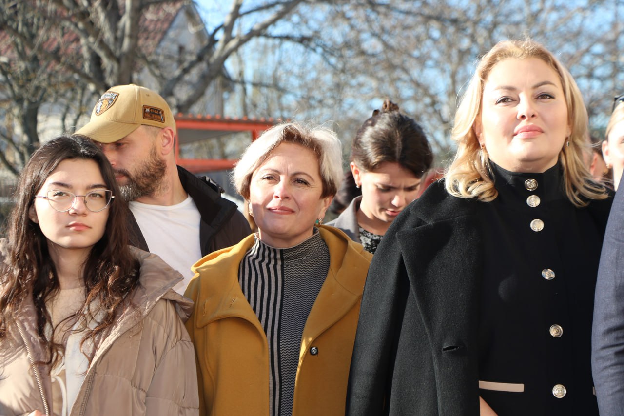 Анжелика Ястребова: Сегодня торжественно открыли новую амбулаторию в посёлке Научный Бахчисарайского района Анжелика Ястребова: Сегодня торжественно открыли новую амбулаторию в посёлке Научный Бахчисарайского района