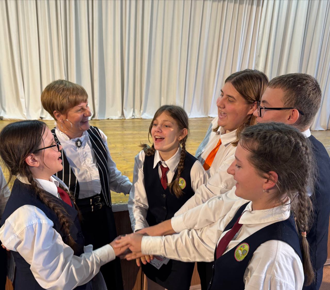 В Симферополе прошла конференция старшеклассников «Ровесник – ровеснику» В Симферополе прошла конференция старшеклассников «Ровесник – ровеснику»