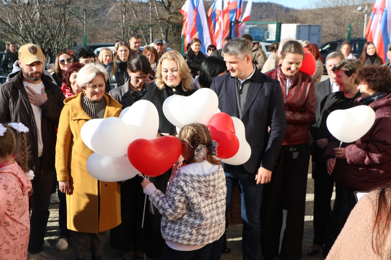 Анжелика Ястребова: Сегодня торжественно открыли новую амбулаторию в посёлке Научный Бахчисарайского района Анжелика Ястребова: Сегодня торжественно открыли новую амбулаторию в посёлке Научный Бахчисарайского района