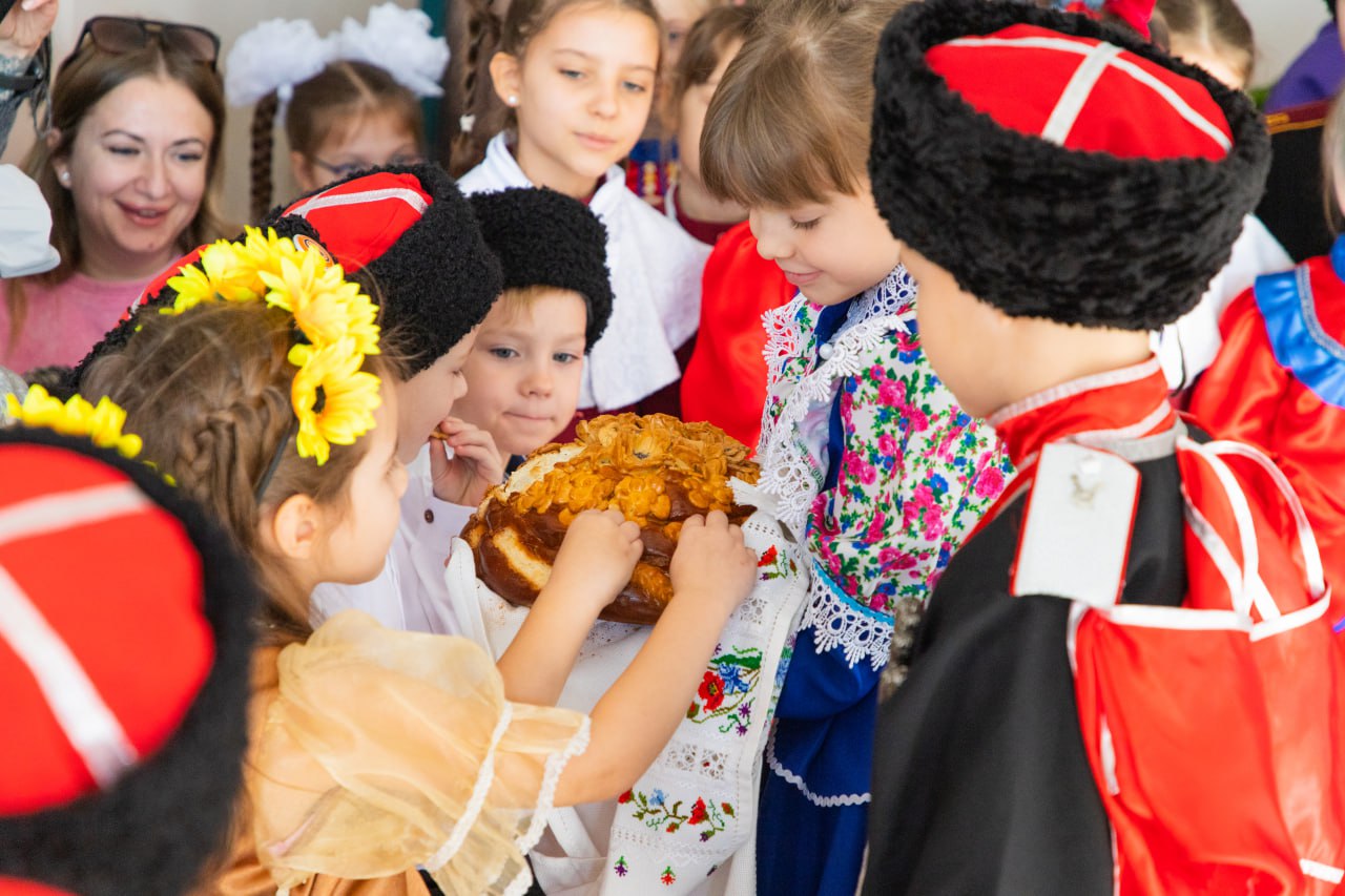 В Черноморском казачьем войске отметили День Матери-казачки В Черноморском казачьем войске отметили День Матери-казачки