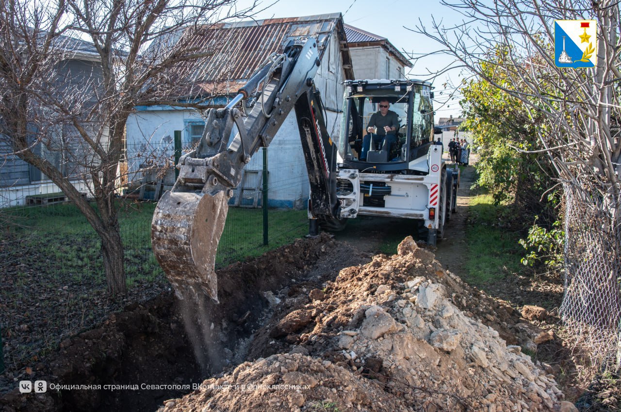 Работаем с обращениями севастопольцев по итогам прямой линии губернатора Михаила Развожаева Работаем с обращениями севастопольцев по итогам прямой линии губернатора Михаила Развожаева