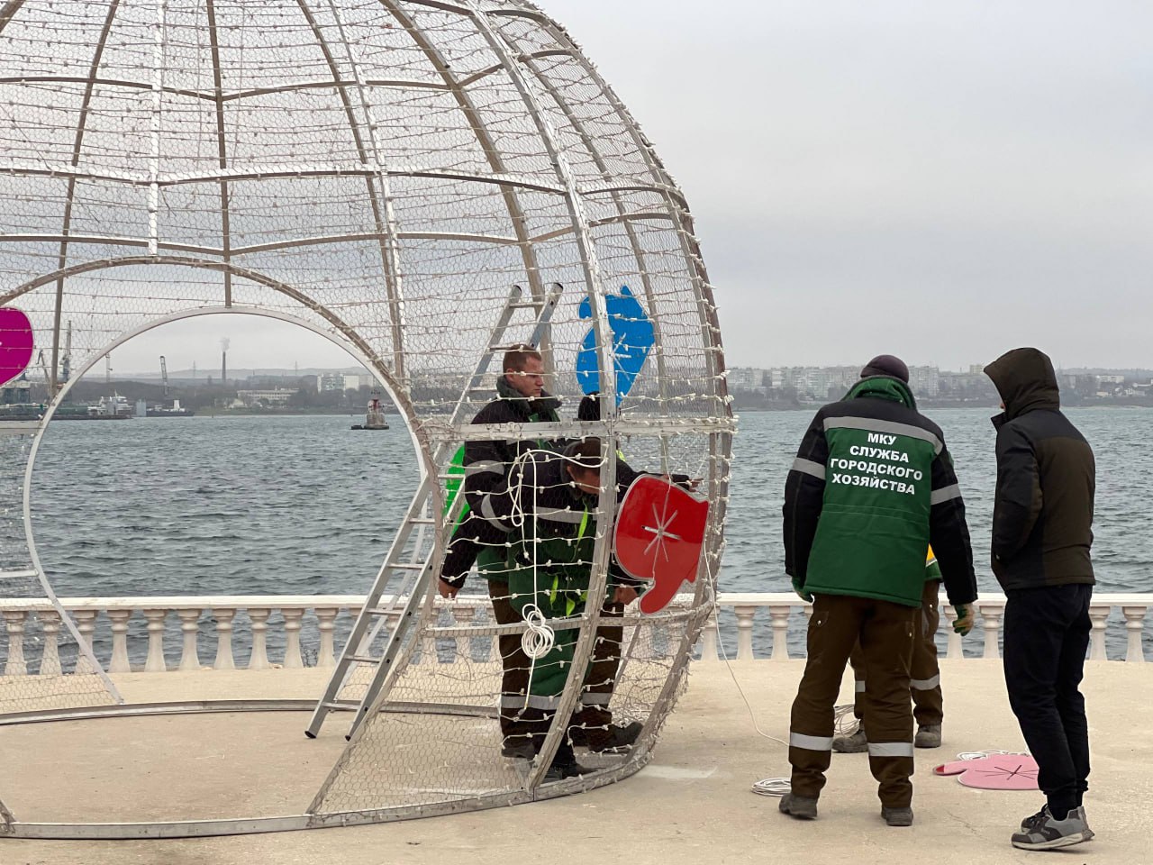 Олег Каторгин: В Керчи активно продолжается подготовка к Новому году Олег Каторгин: В Керчи активно продолжается подготовка к Новому году