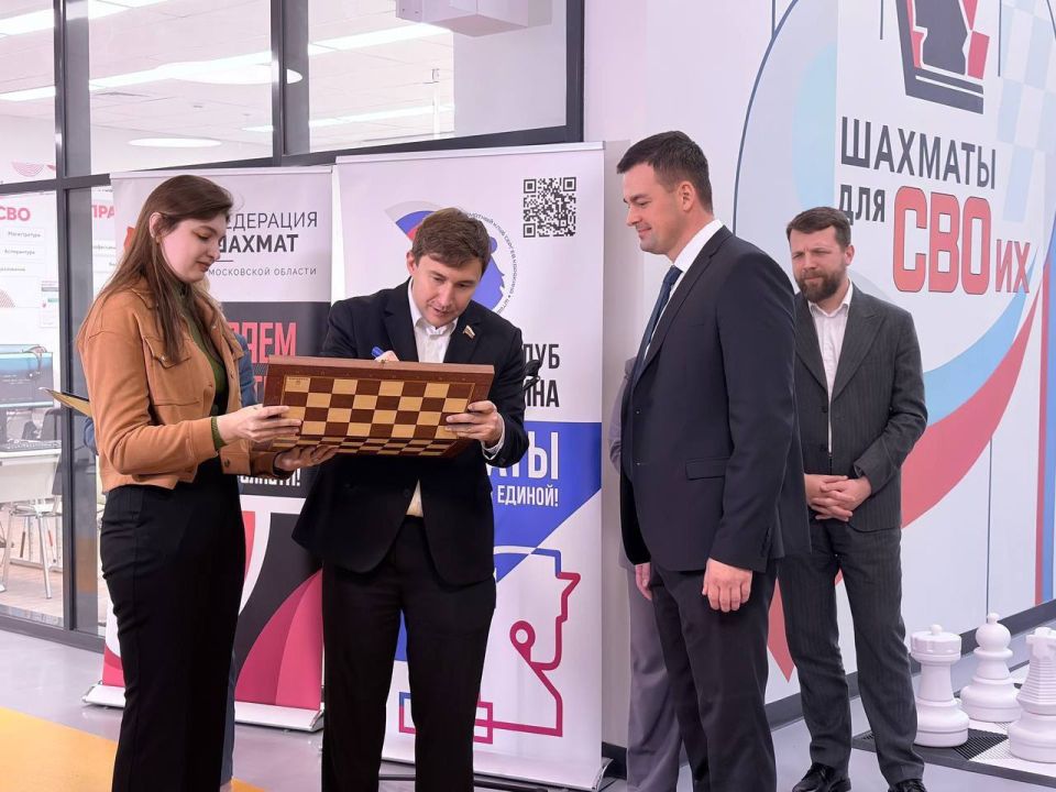 Сергей Карякин: 2 декабря открыл свой шахматный клуб в Семейном центре имени А.И. Мещерякова в Сергиевом Посаде! Сергей Карякин: 2 декабря открыл свой шахматный клуб в Семейном центре имени А.И. Мещерякова в Сергиевом Посаде!