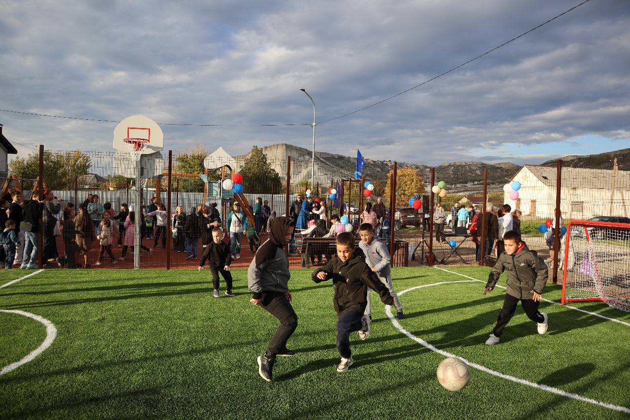 Дмитрий Чумаков: В начале этой недели открыли новую детскую площадку на улице Запрудной в городе Белогорск Дмитрий Чумаков: В начале этой недели открыли новую детскую площадку на улице Запрудной в городе Белогорск