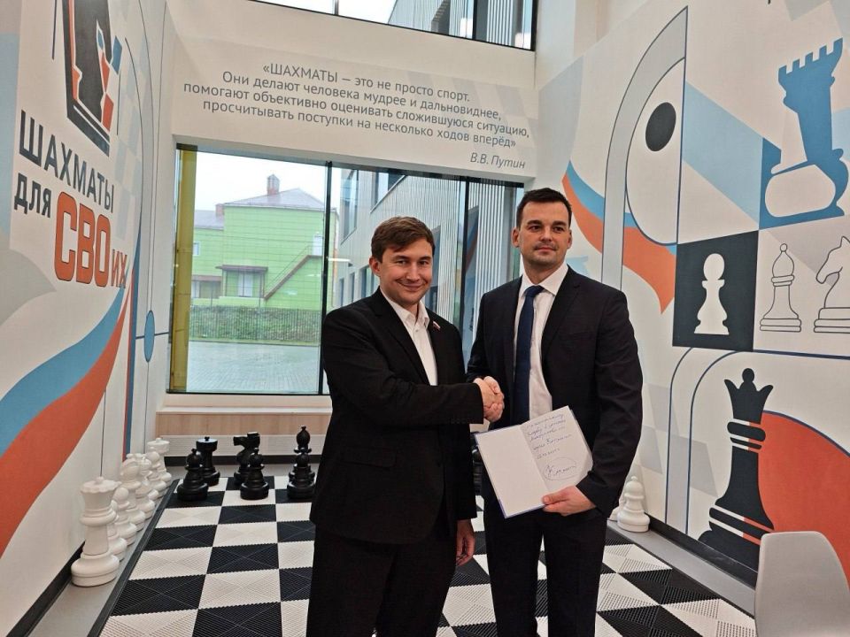 Сергей Карякин: 2 декабря открыл свой шахматный клуб в Семейном центре имени А.И. Мещерякова в Сергиевом Посаде! Сергей Карякин: 2 декабря открыл свой шахматный клуб в Семейном центре имени А.И. Мещерякова в Сергиевом Посаде!