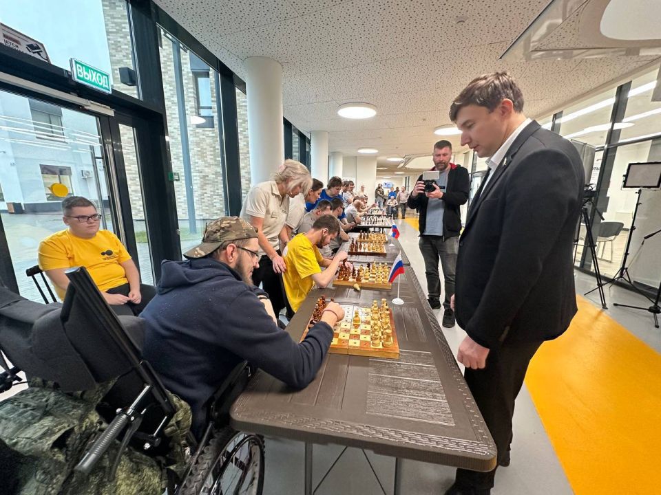 Сергей Карякин: 2 декабря открыл свой шахматный клуб в Семейном центре имени А.И. Мещерякова в Сергиевом Посаде! Сергей Карякин: 2 декабря открыл свой шахматный клуб в Семейном центре имени А.И. Мещерякова в Сергиевом Посаде!