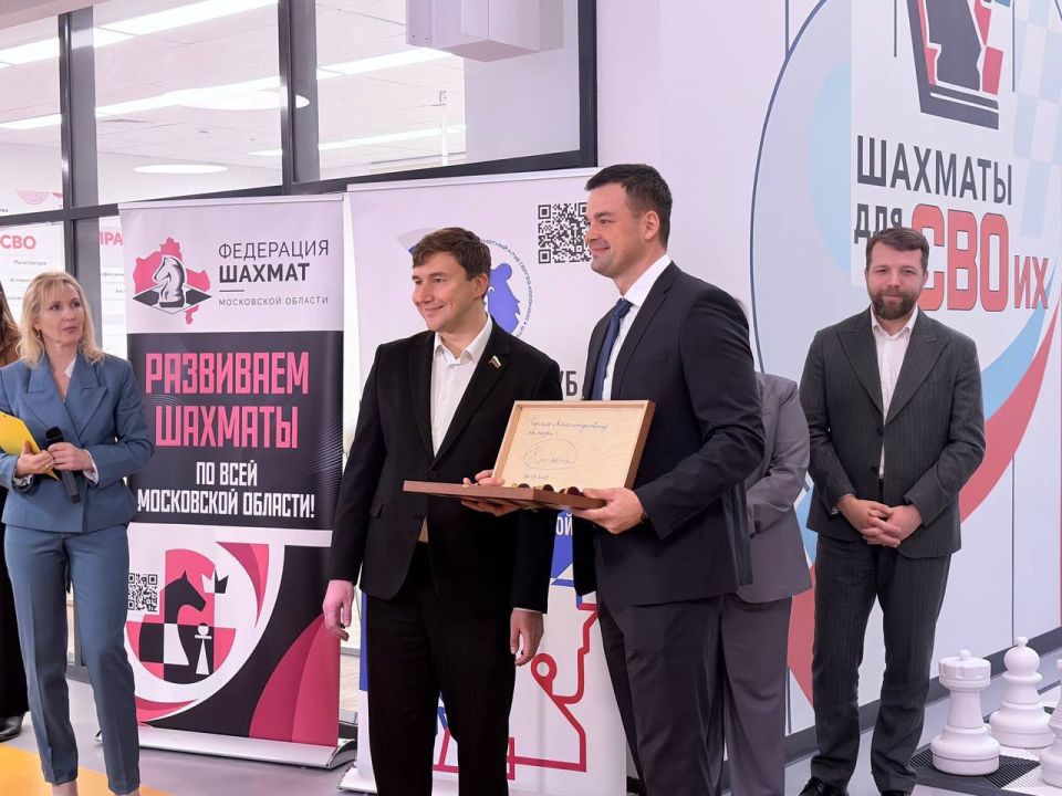 Сергей Карякин: 2 декабря открыл свой шахматный клуб в Семейном центре имени А.И. Мещерякова в Сергиевом Посаде! Сергей Карякин: 2 декабря открыл свой шахматный клуб в Семейном центре имени А.И. Мещерякова в Сергиевом Посаде!