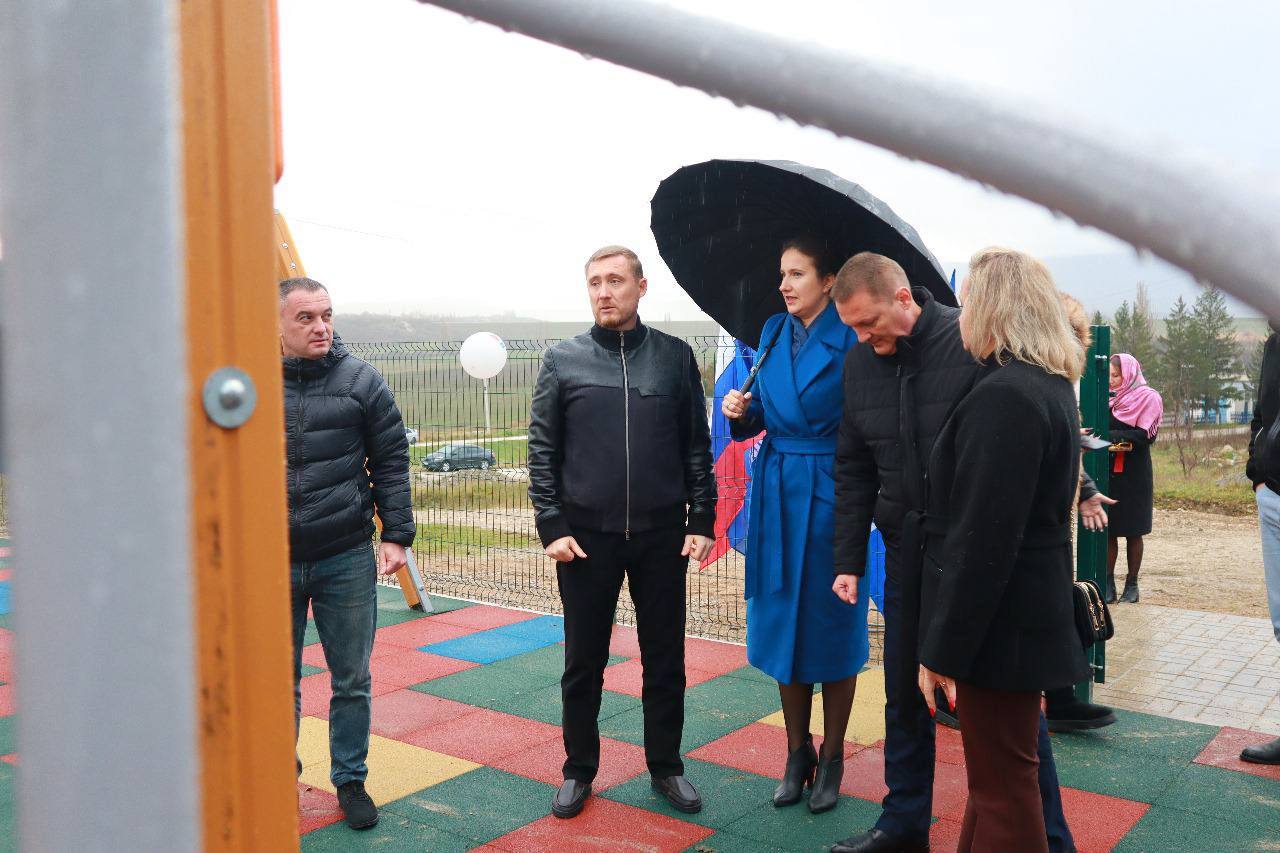 Дмитрий Чумаков: В начале этой недели открыли новую детскую площадку на улице Запрудной в городе Белогорск