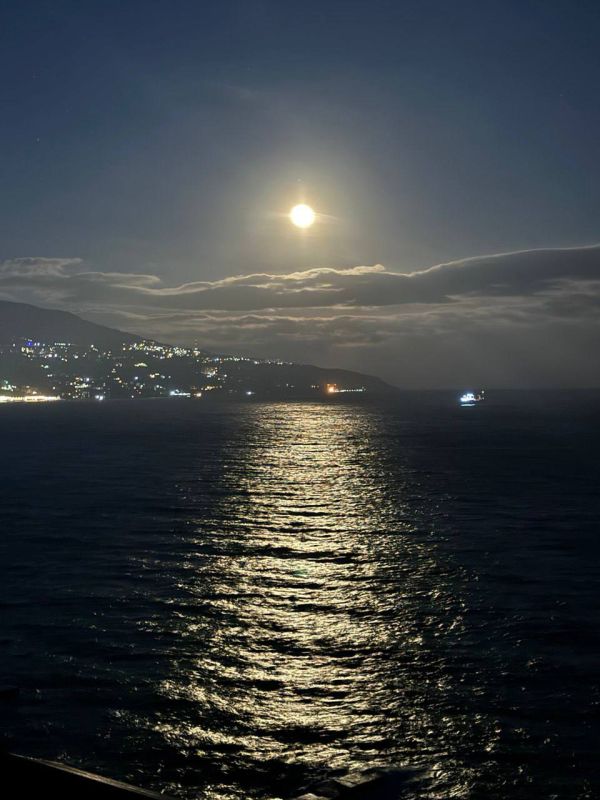 Олег Царёв: Лунная дорожка над Ялтой. Прямо сейчас